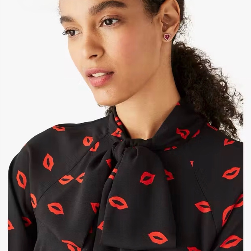 Kate Spade Kisses Tie Neck Ruffle Shift Dress Lips Print Size Small - Picture 2 of 7